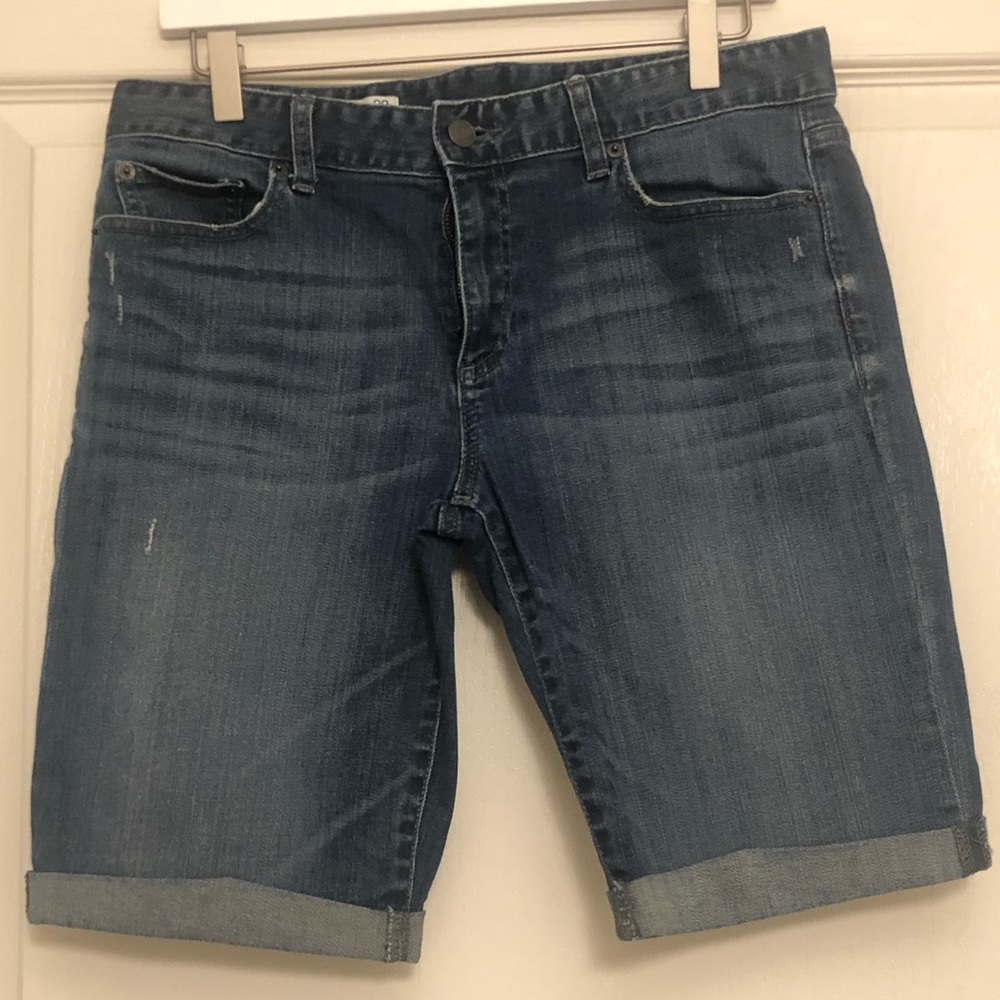 Size 29r GAP “Bermuda” Jean Shorts